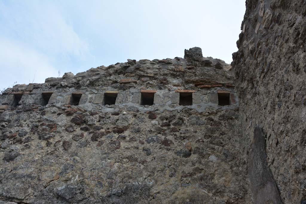 IX.5.2 Pompeii. May 2017. Room �y�, upper south wall above south-west corner.
Foto Christian Beck, ERC Grant 681269 D�COR.
