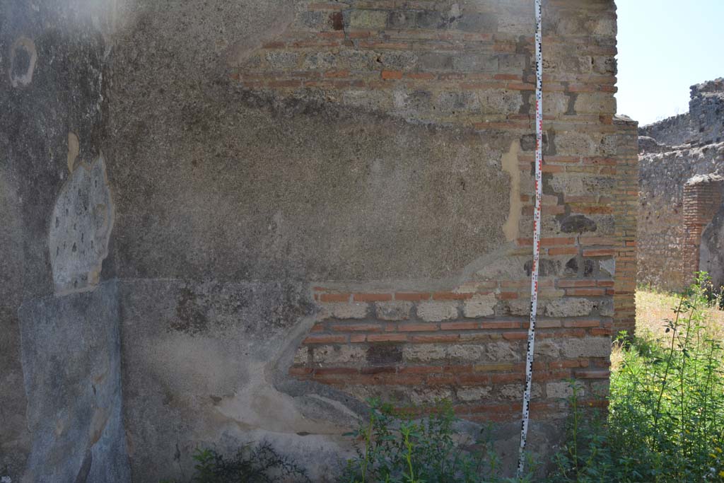 IX.5.2 Pompeii. May 2017. Room �e�, south-east corner and south wall.
Foto Christian Beck, ERC Grant 681269 D�COR.
