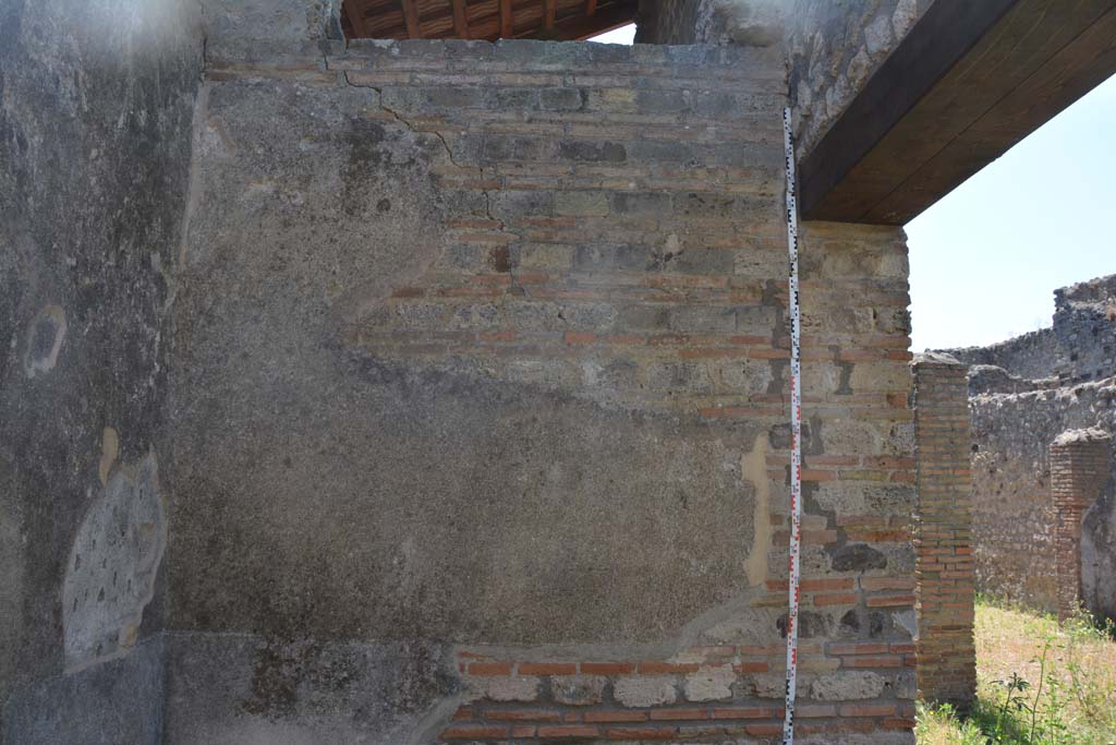 IX.5.2 Pompeii. May 2017. Room �e�, upper south-east corner and south wall.
Foto Christian Beck, ERC Grant 681269 D�COR.
