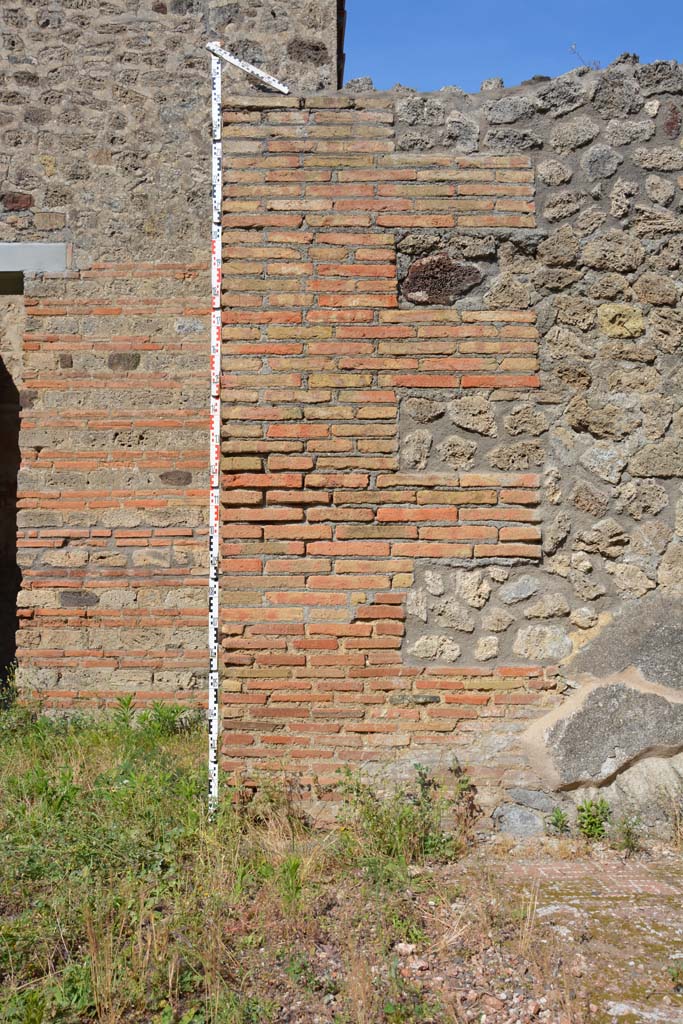 IX.5.2 Pompeii. May 2017. Room �k�, looking east towards pilaster at north end of east wall.
Foto Christian Beck, ERC Grant 681269 D�COR.

