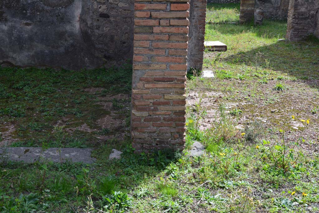 IX.5.2 Pompeii. March 2017. Room �k�, detail of floorings, with room �i�, on left, and room �k�, tablinum, on right.
Foto Christian Beck, ERC Grant 681269 D�COR.

