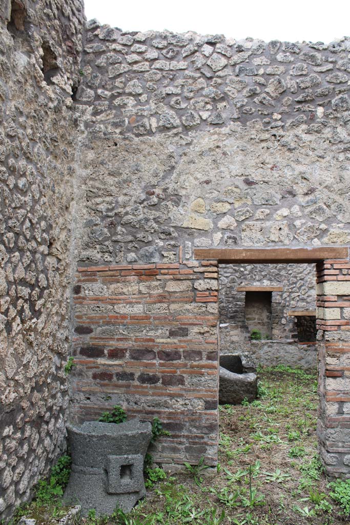 IX.5.4 Pompeii. March 2019. 
Room c, south wall at east end, looking south through doorway into room d.
Foto Christian Beck, ERC Grant 681269 D�COR.
