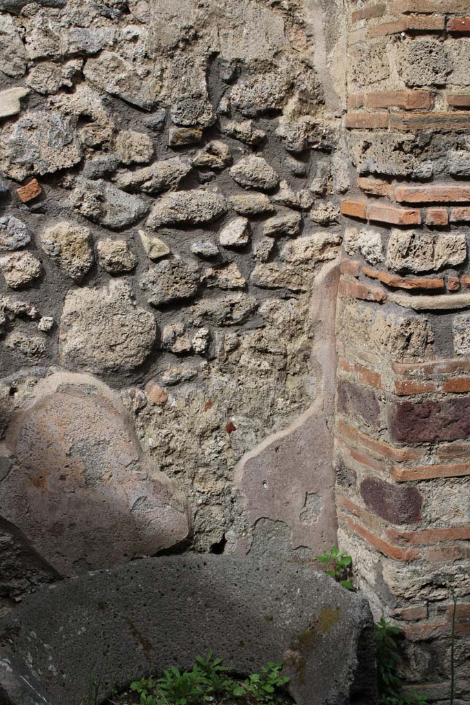 IX.5.4 Pompeii. March 2019. Room c, west wall with pilaster in north-west corner
Foto Christian Beck, ERC Grant 681269 D�COR.
