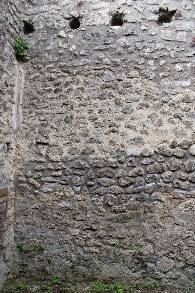 IX.5.4 Pompeii. March 2019. Room d, looking towards south-west corner and west wall. 
Foto Christian Beck, ERC Grant 681269 D�COR.
