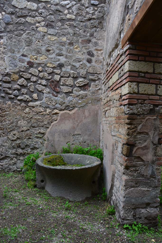 IX.5.4 Pompeii. March 2017. Room d, looking towards west wall in north-west corner.
Foto Christian Beck, ERC Grant 681269 D�COR.

