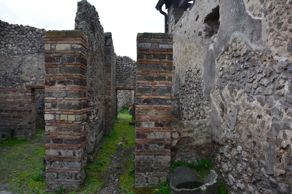 IX.5.4 Pompeii. March 2017. Room e, looking south towards doorway from room b.
Foto Christian Beck, ERC Grant 681269 D�COR.
