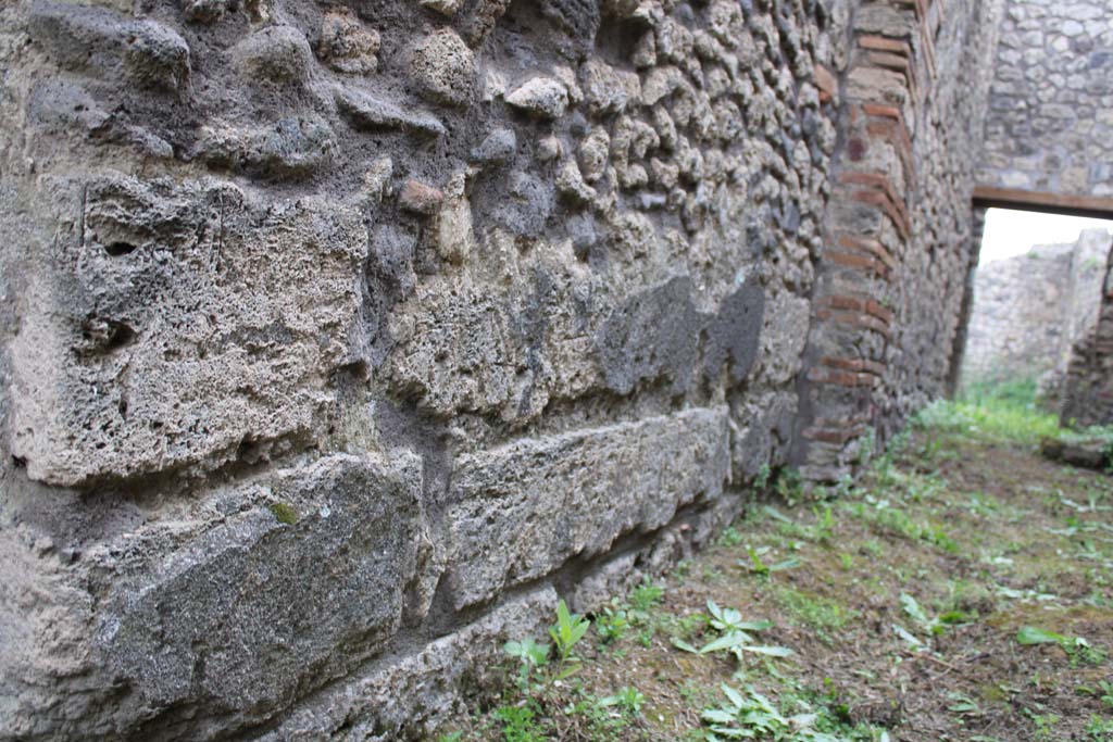IX.5.4 Pompeii. March 2019. Room e, east wall, looking south.
Foto Christian Beck, ERC Grant 681269 D�COR.
