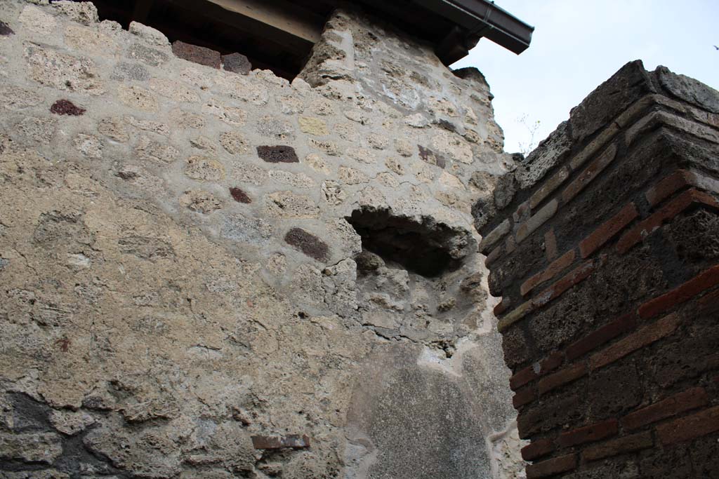 IX.5.4 Pompeii. March 2019. Room e, upper west wall.
Foto Christian Beck, ERC Grant 681269 D�COR.
