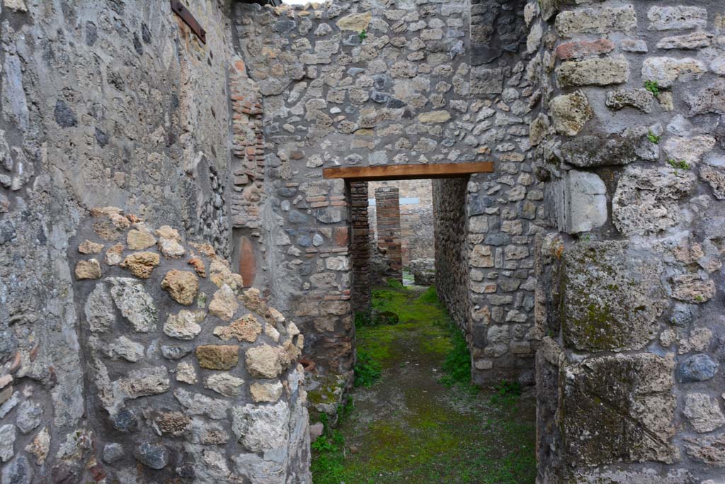 IX.5.4 Pompeii. March 2017. Room f, looking north through doorway from room g. 
Foto Christian Beck, ERC Grant 681269 D�COR.
