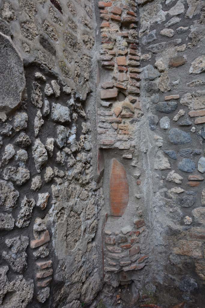IX.5.4 Pompeii. March 2017. Room f, detail from upper north-west corner.
Foto Christian Beck, ERC Grant 681269 D�COR.

