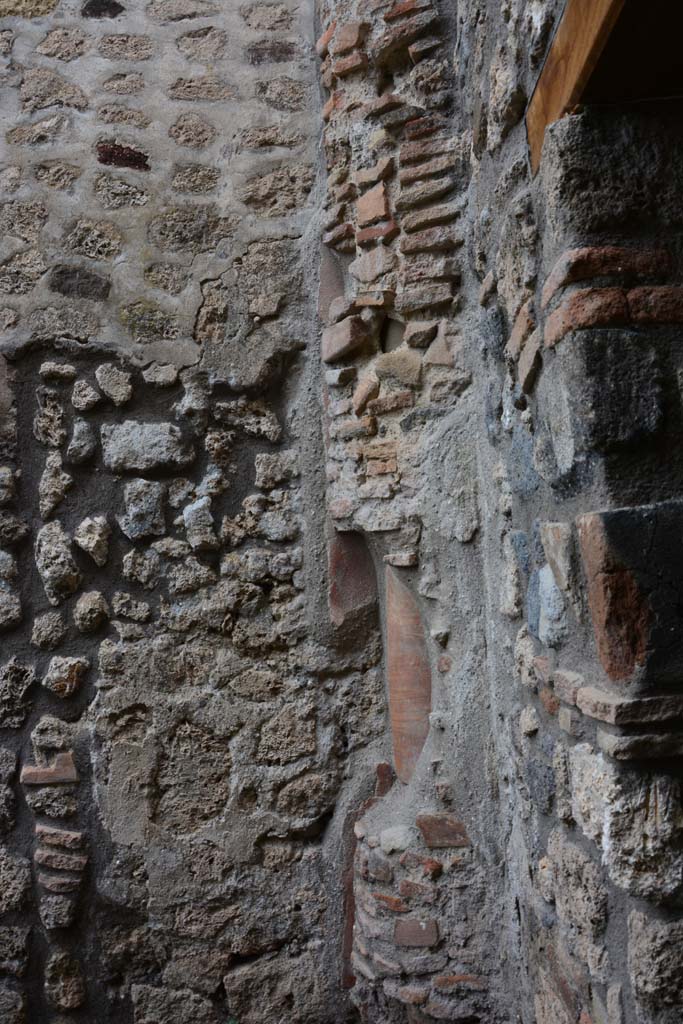 IX.5.4 Pompeii. March 2017. Room f, looking west in north- west corner. 
Foto Christian Beck, ERC Grant 681269 D�COR.
