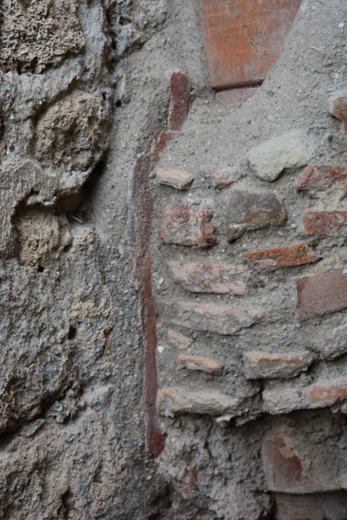 IX.5.4 Pompeii. March 2017. 
Room f, detail of remaining painted plaster on west wall at base of terracotta downpipe.
Foto Christian Beck, ERC Grant 681269 D�COR.
