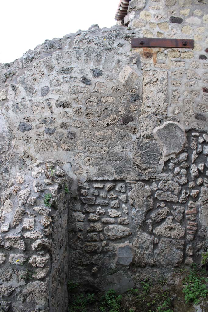 IX.5.4 Pompeii. March 2019. Room f, looking towards west wall.
Foto Christian Beck, ERC Grant 681269 D�COR.

