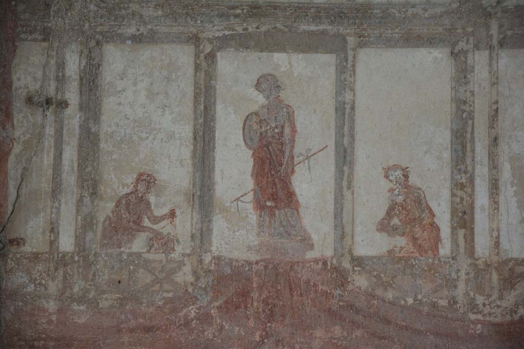 IX.5.6 Pompeii. May 2017. Room i, upper centre of west wall, painted figures.
Foto Christian Beck, ERC Grant 681269 D�COR.
