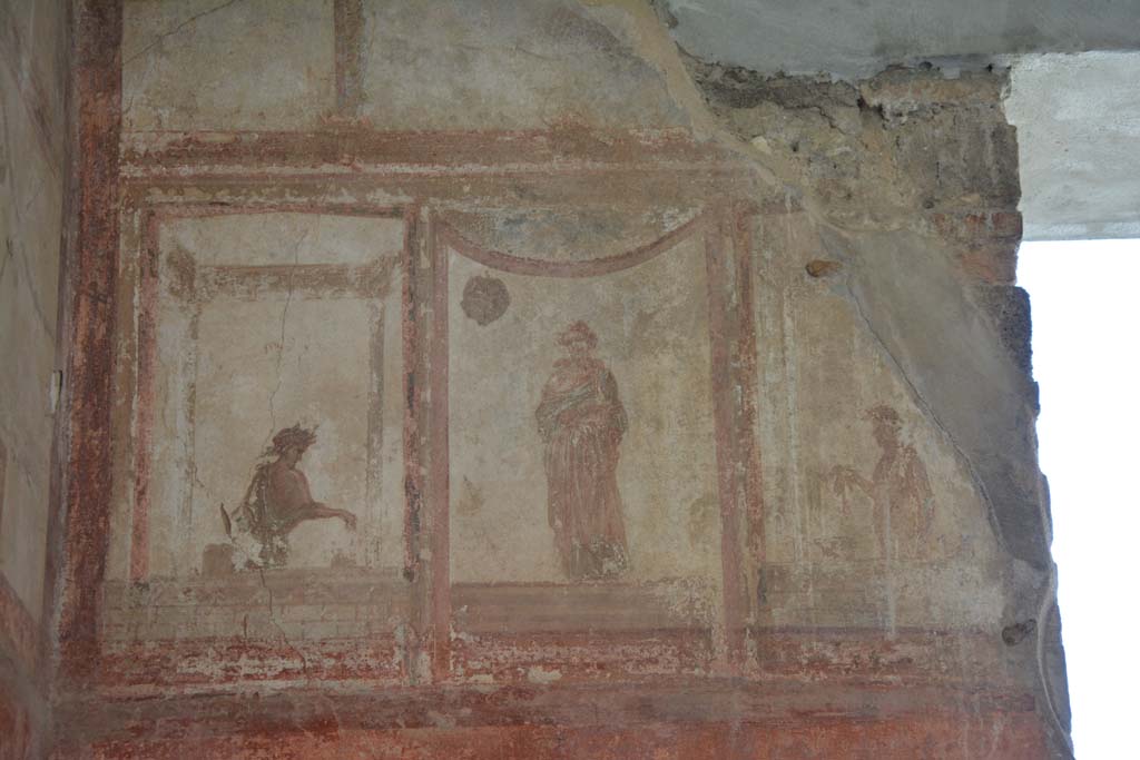 IX.5.6 Pompeii. May 2017. Room i, detail of figures on upper north wall in north-west corner
Foto Christian Beck, ERC Grant 681269 D�COR.

