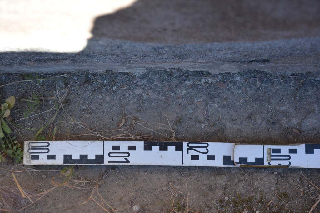IX.5.6 Pompeii. May 2017. Room n, west (left) side of doorway/upper step. 
Foto Christian Beck, ERC Grant 681269 D�COR.
