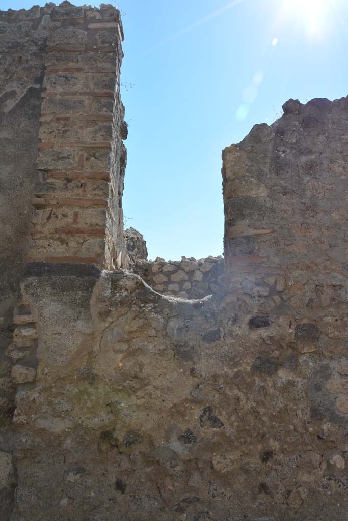 IX.5.6 Pompeii. May 2017. Room n, west side, upper wall above doorway to room s. 
Foto Christian Beck, ERC Grant 681269 D�COR.
