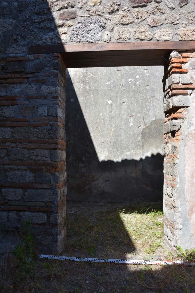 IX.5.6 Pompeii. May 2017. Room n, east side, doorway to room o.
Foto Christian Beck, ERC Grant 681269 D�COR.
