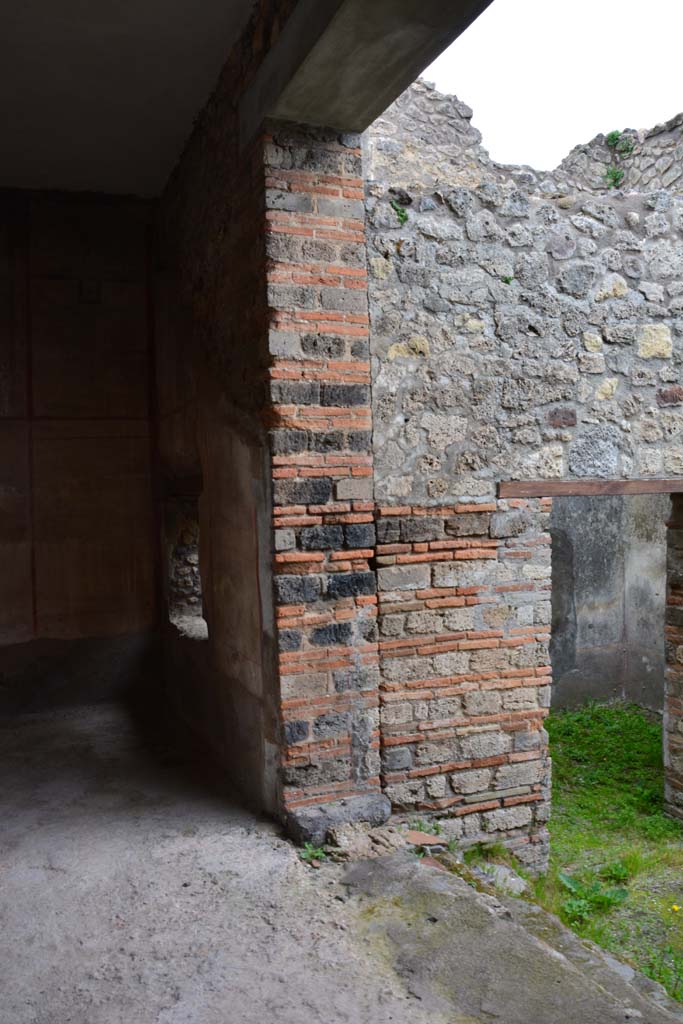 IX.5.6 Pompeii. March 2017. 
Room o, looking south-east towards doorway from steps on north side of room n. 
Foto Christian Beck, ERC Grant 681269 D�COR.
