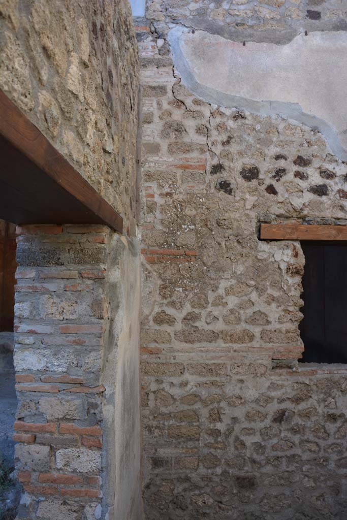 IX.5.6 Pompeii. May 2017. Room o, north wall in north-west corner. 
Foto Christian Beck, ERC Grant 681269 D�COR.

