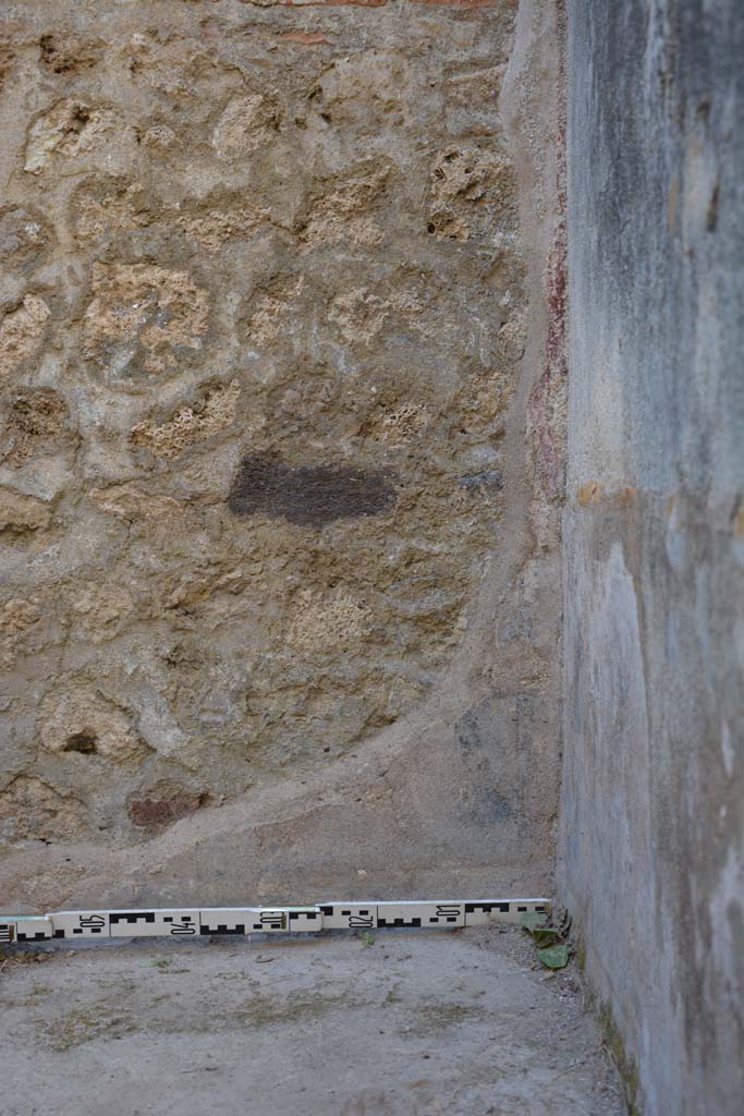 IX.5.6 Pompeii. May 2017. Room o, lower north-east corner.  
Foto Christian Beck, ERC Grant 681269 D�COR.
