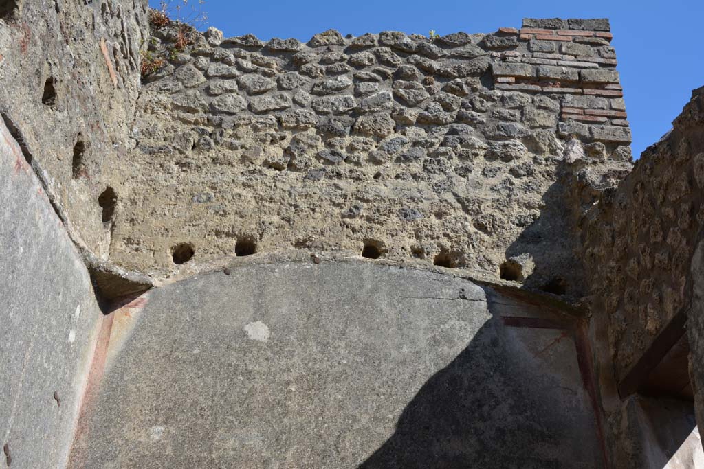 IX.5.6 Pompeii. May 2017. Room o, looking towards upper south wall. 
Foto Christian Beck, ERC Grant 681269 D�COR.

