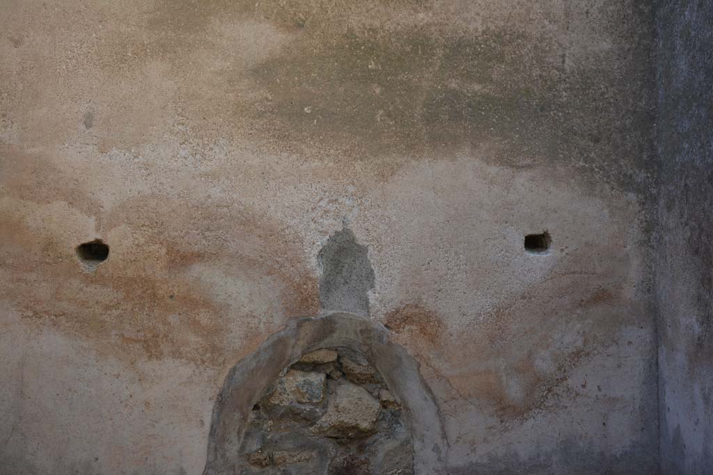 IX.5.6 Pompeii. May 2017. Room p, north wall, looking towards north-east corner, on right.
Foto Christian Beck, ERC Grant 681269 D�COR.
