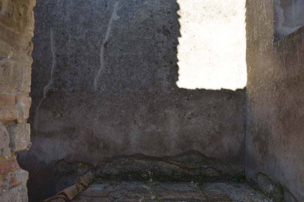 IX.5.6 Pompeii. May 2017. Room p, east wall above bench/hearth.
Foto Christian Beck, ERC Grant 681269 D�COR.
