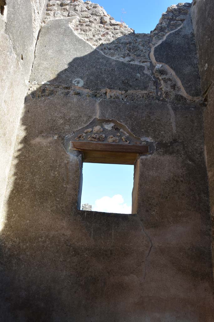 IX.5.6 Pompeii. May 2017. Room p, looking towards south wall with window.
Foto Christian Beck, ERC Grant 681269 D�COR.


