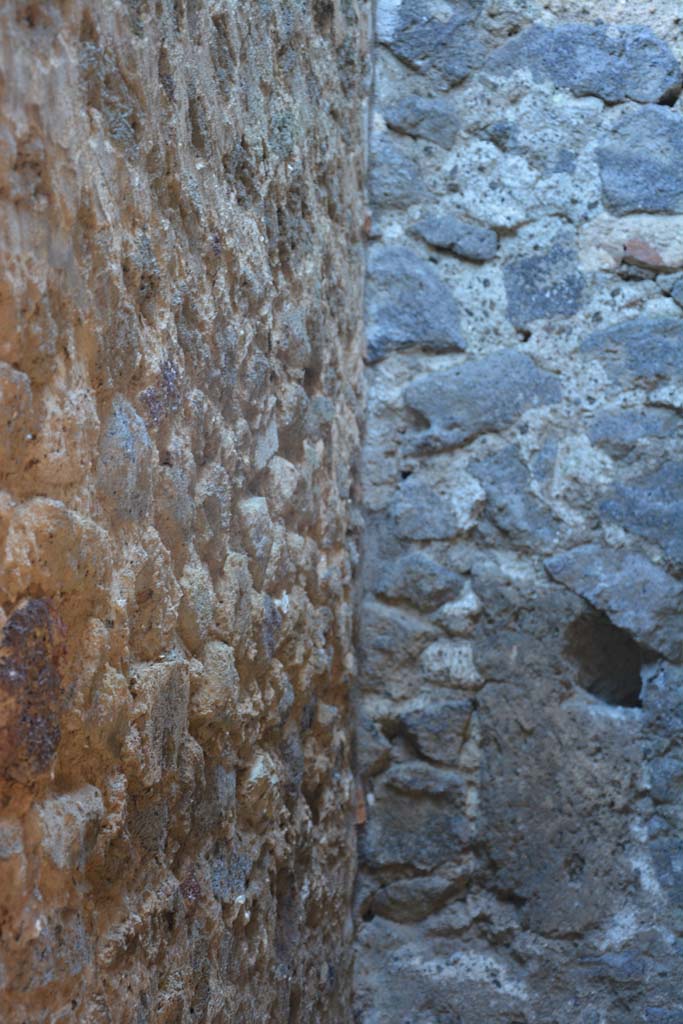 IX.5.6 Pompeii. May 2017. Room v, south-west corner.
Foto Christian Beck, ERC Grant 681269 D�COR.
