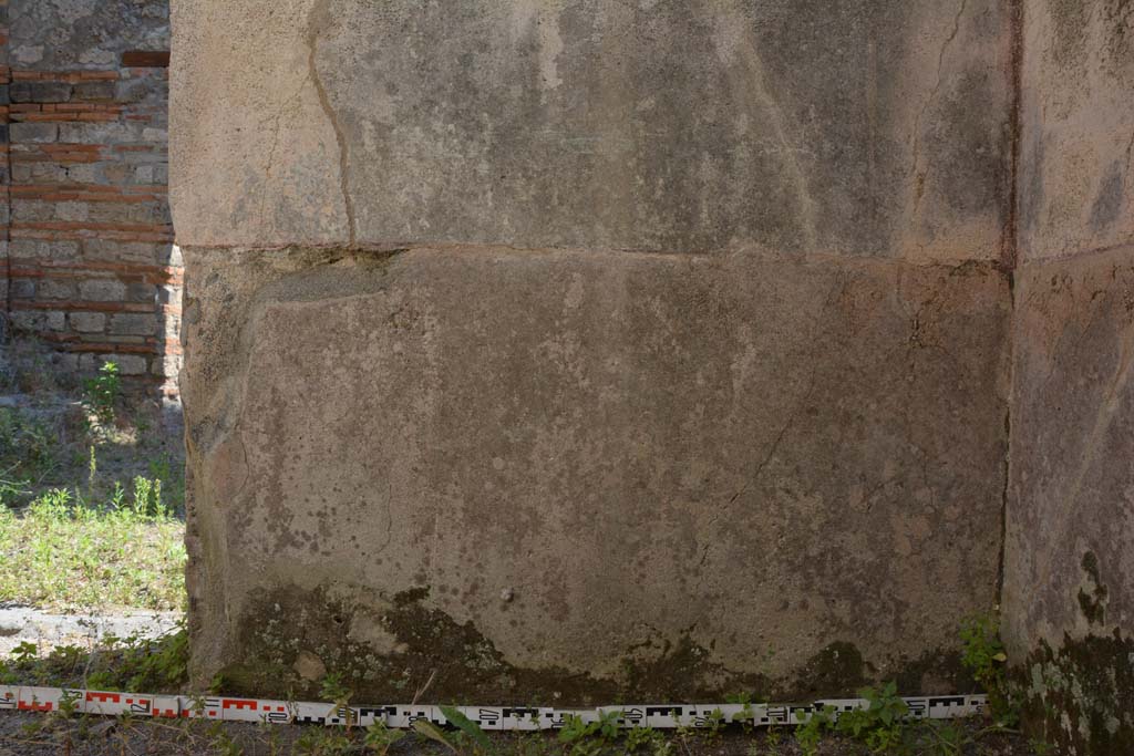 IX.5.6 Pompeii. May 2017. Room r, lower east wall in south-east corner.
Foto Christian Beck, ERC Grant 681269 D�COR.
