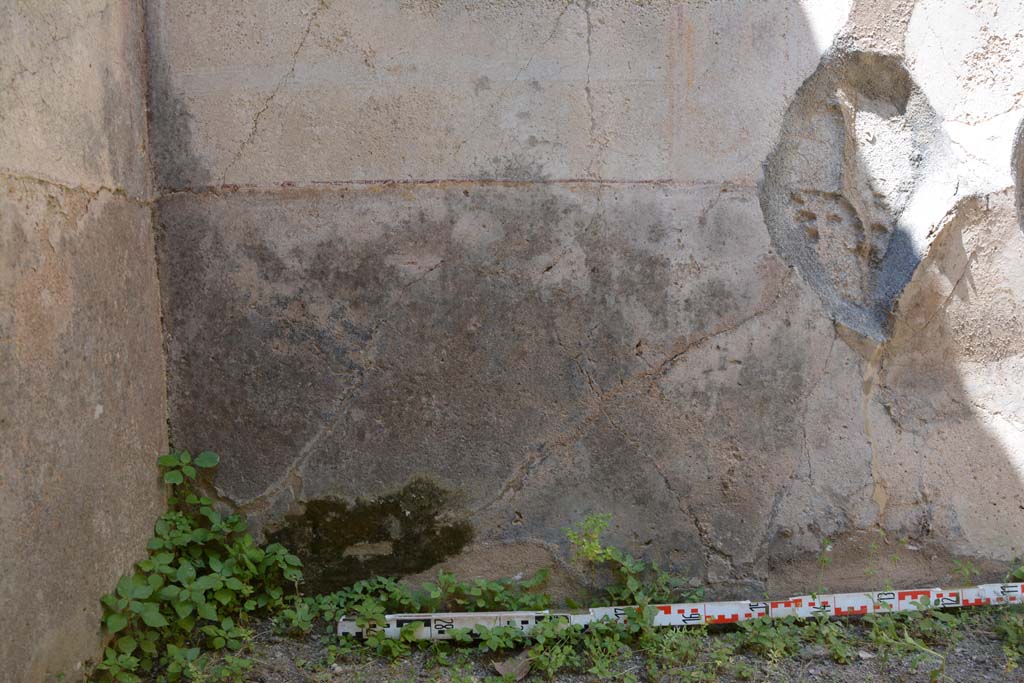 IX.5.6 Pompeii. May 2017. Room r, lower west wall in south-west corner.
Foto Christian Beck, ERC Grant 681269 D�COR.
