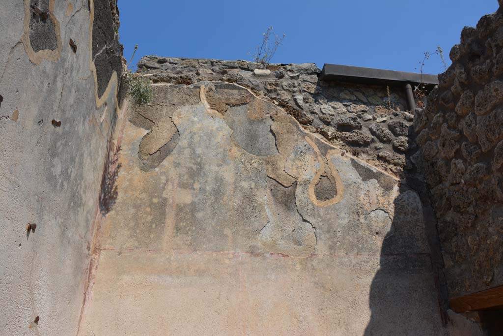 IX.5.6 Pompeii. May 2017. Room r, upper north-west corner and north wall.
Foto Christian Beck, ERC Grant 681269 D�COR.

