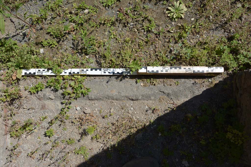 IX.5.6 Pompeii. May 2017. Room r, detail of doorway threshold.
Foto Christian Beck, ERC Grant 681269 D�COR.
