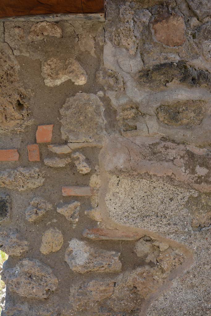 IX.5.6 Pompeii. May 2017. Room t, south wall at east end. 
Foto Christian Beck, ERC Grant 681269 D�COR.
