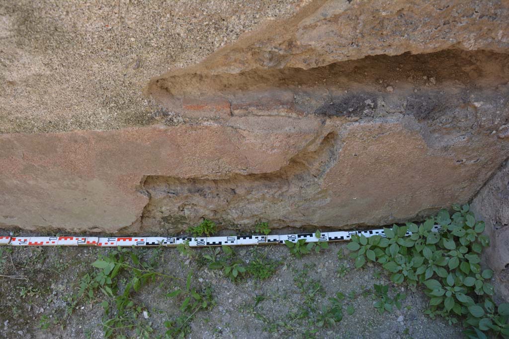 IX.5.6 Pompeii. May 2017. Room t, lower south wall at west end.
Foto Christian Beck, ERC Grant 681269 D�COR.
