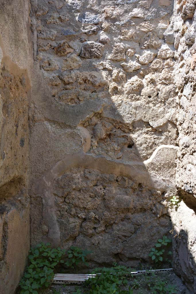 IX.5.6 Pompeii. May 2017. Room t, lower west wall.
Foto Christian Beck, ERC Grant 681269 D�COR.
