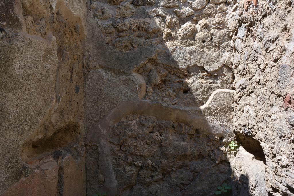 IX.5.6 Pompeii. May 2017. Room t, detail of west end of room.
Foto Christian Beck, ERC Grant 681269 D�COR.
