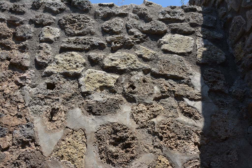 IX.5.6 Pompeii. May 2017. Room t, upper north wall towards east end. 
Foto Christian Beck, ERC Grant 681269 D�COR.
