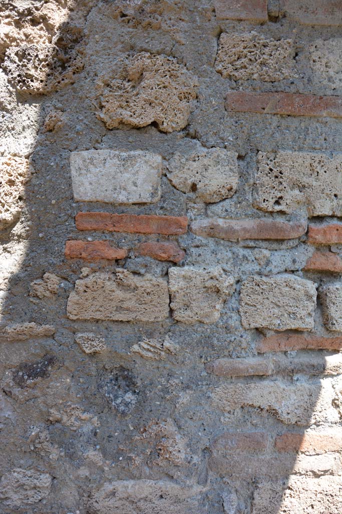 IX.5.6 Pompeii. May 2017. Room t, north wall near doorway.
Foto Christian Beck, ERC Grant 681269 D�COR.
