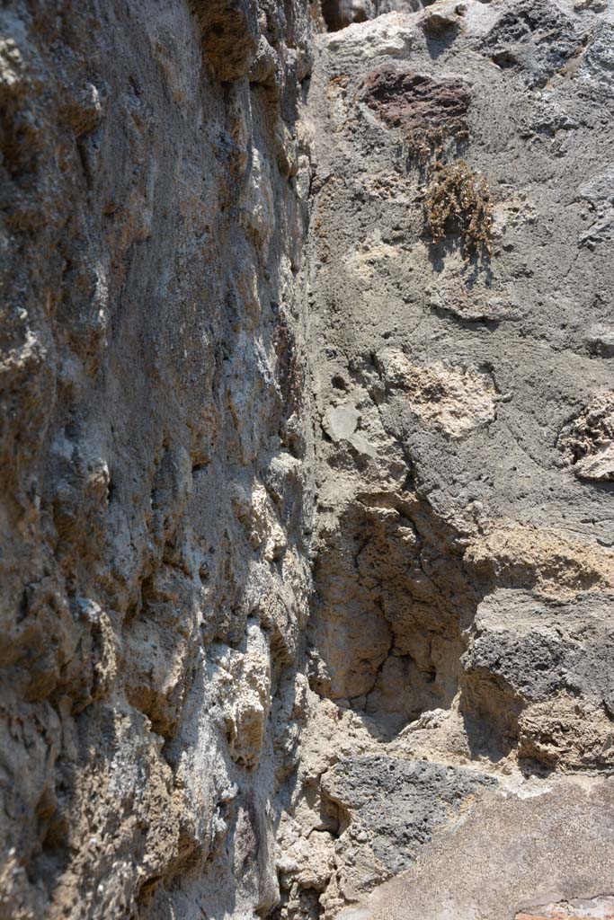 IX.5.6 Pompeii. May 2017. Room s, detail from upper north-west corner, one hole in north wall.
Foto Christian Beck, ERC Grant 681269 D�COR.
