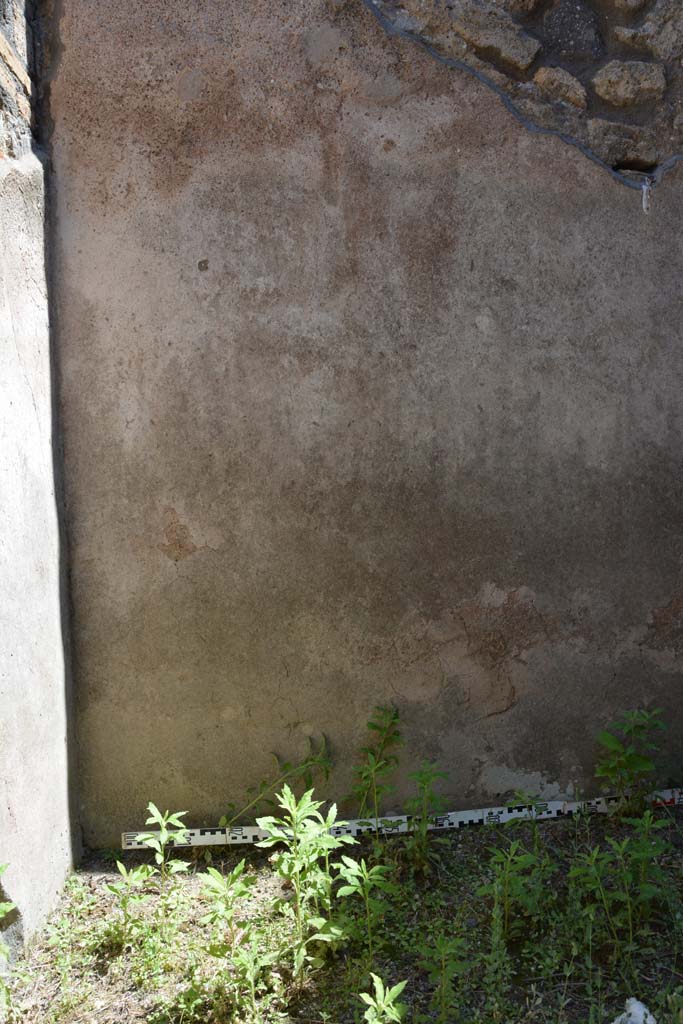 IX.5.6 Pompeii. May 2017. Room b, south wall in south-east corner.
Foto Christian Beck, ERC Grant 681269 D�COR.
