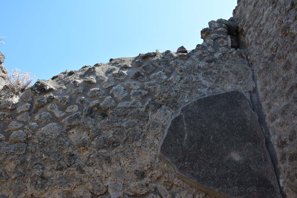 IX.5.6 Pompeii. May 2017. Room b, upper south wall in south-west corner.
Foto Christian Beck, ERC Grant 681269 D�COR.
