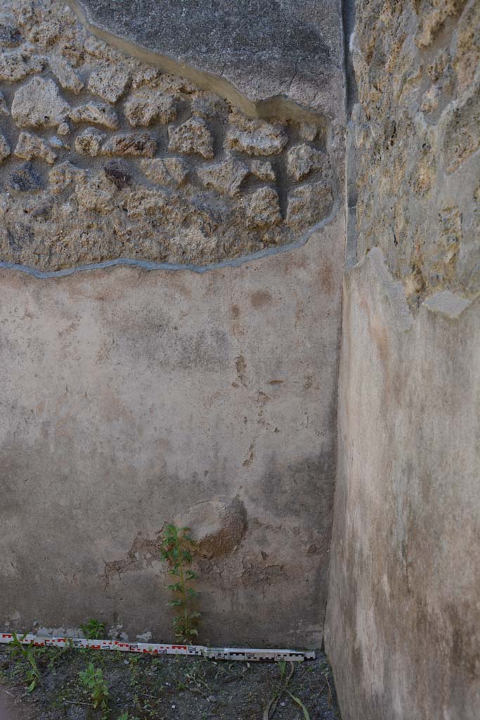 IX.5.6 Pompeii. May 2017. Room b, south wall in south-west corner
Foto Christian Beck, ERC Grant 681269 D�COR.
