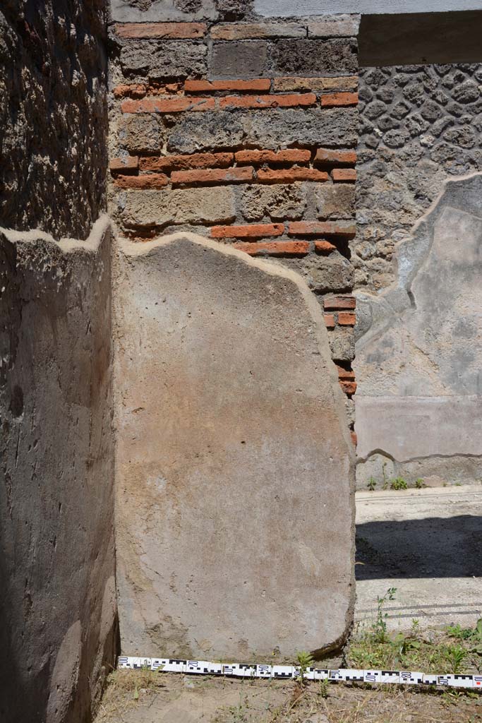 IX.5.6 Pompeii. May 2017. Room b, looking towards east wall in north-east corner.
Foto Christian Beck, ERC Grant 681269 D�COR.
