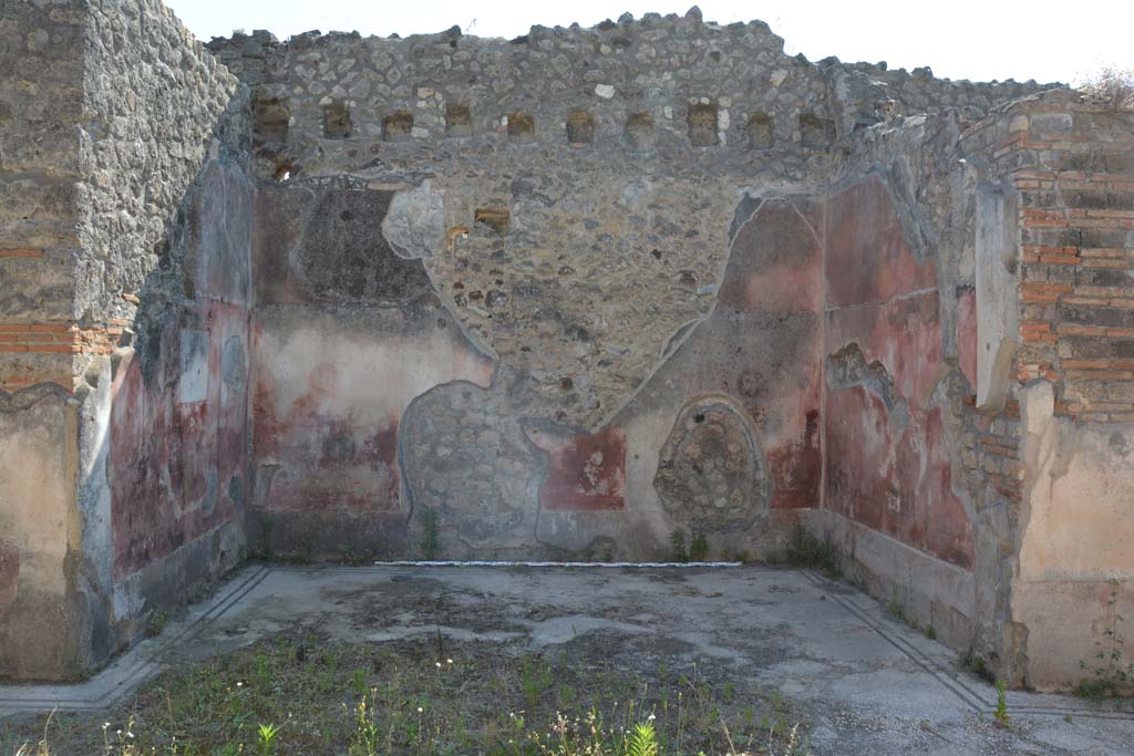 IX.5.6 Pompeii. May 2017. West ala d, looking across atrium towards west wall.
Foto Christian Beck, ERC Grant 681269 D�COR.
