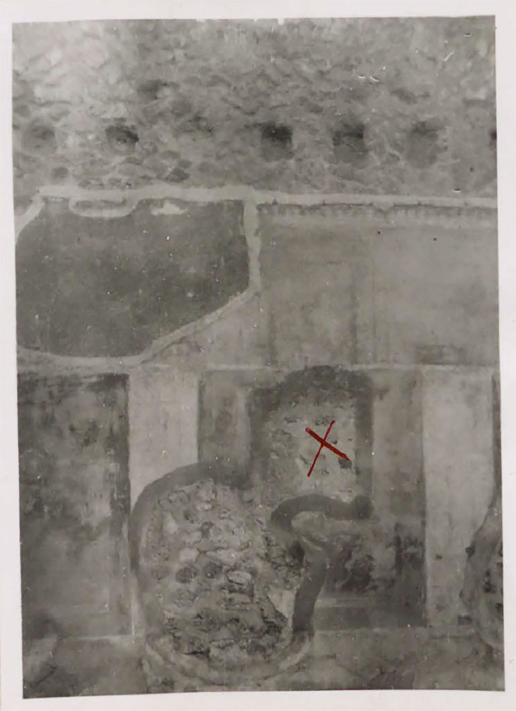 IX.5.6 Pompeii. Pre-1942. 
Room 5, west wall of ala, �X� marks the spot where the painting of Hercules and Auge was found, cut out and taken to the Museum.
See Warscher, T. 1942. Catalogo illustrato degli affreschi del Museo Nazionale di Napoli. Sala LXXX. Vol.2. Rome, Swedish Institute.
