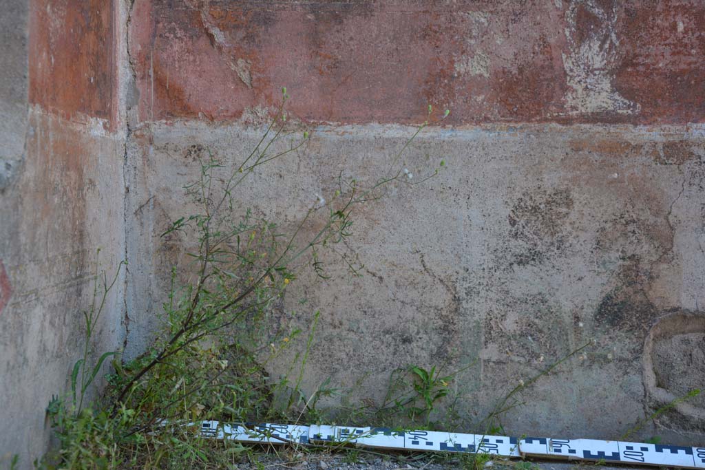 IX.5.6 Pompeii. May 2017. West ala d, north-west corner, detail of black zoccolo on north wall.
Foto Christian Beck, ERC Grant 681269 D�COR.
