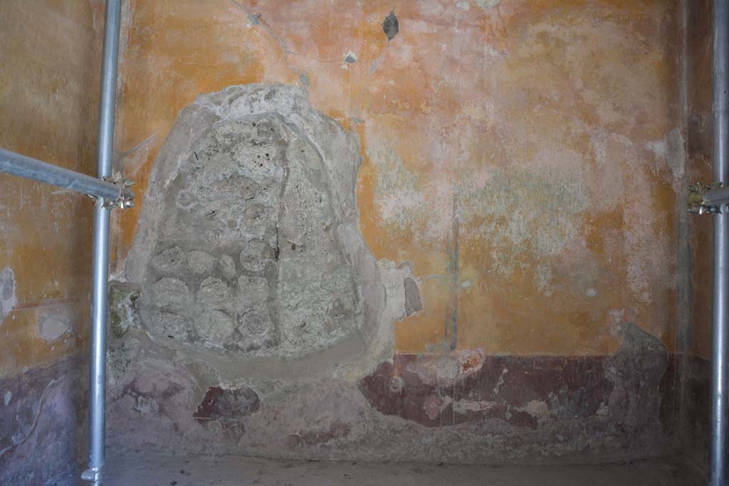 IX.5.6 Pompeii. May 2017. Room h, lower west wall, with hole made by tunnellers.  
Foto Christian Beck, ERC Grant 681269 D�COR.
According to PPM �
The central painting (0.34 x 0.34) showed a sitting Pan with a crown of pine, leather skin on his back and pedum in his left hand, about to discover a sleeping Maenad, next to whom lie the thyrsus and a tambourine.
See Carratelli, G. P., 1990-2003. Pompei: Pitture e Mosaici. Roma: Istituto della enciclopedia italiana, (p.435).
According to Sogliano - On the west wall was a painting of Pan discovering a Bacchante.
See Sogliano, A., 1879. Le pitture murali campane scoverte negli anni 1867-79. Napoli: Giannini. (p.44, no.195).

