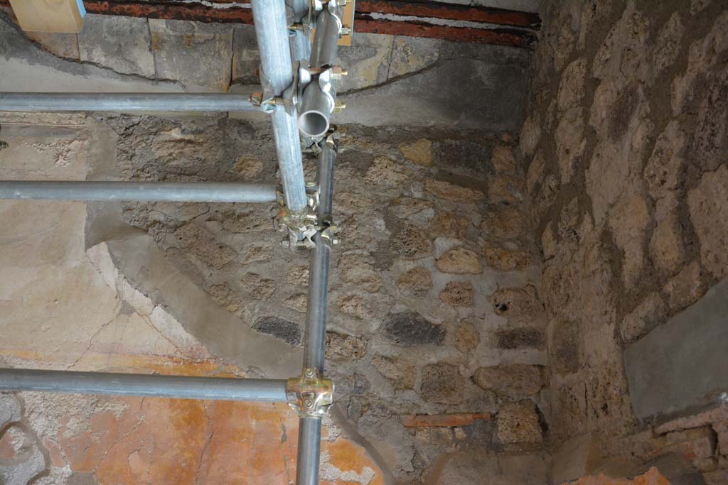 IX.5.6 Pompeii. May 2017. Room h, upper north wall at east end. 
Foto Christian Beck, ERC Grant 681269 D�COR.
